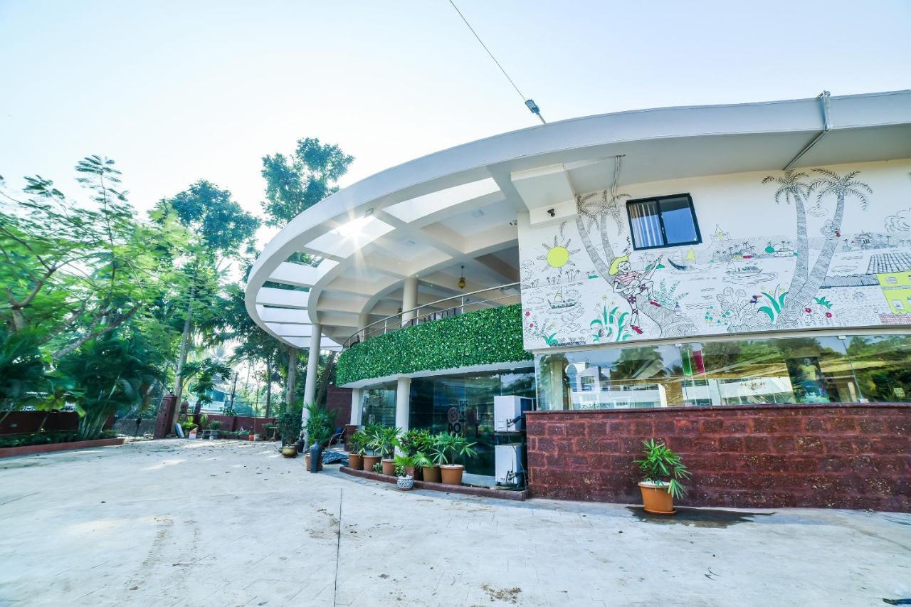 Hotel Capital O 22969 The Center Court Varca Exterior foto